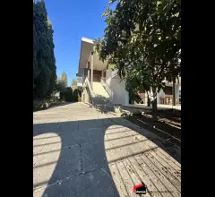 Appartamenti in Vendita - Zane'. villa singola ampio con giardino