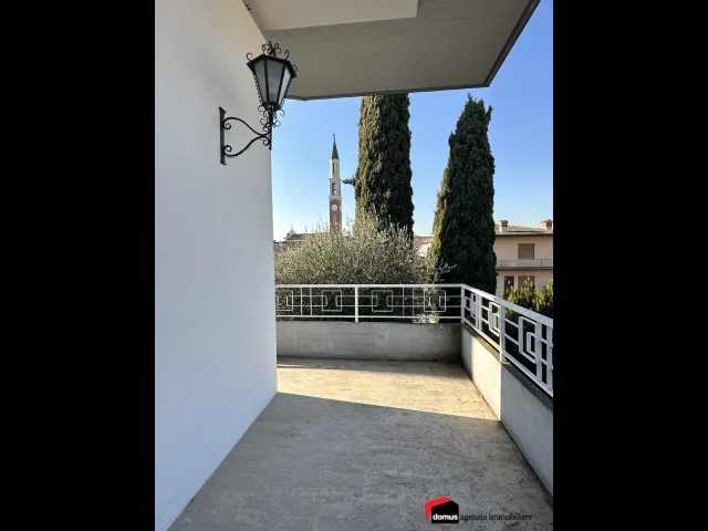 Appartamenti in Vendita - Zane'. villa singola ampio con giardino
