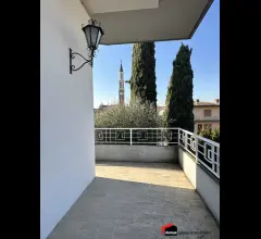 Appartamenti in Vendita - Zane'. villa singola ampio con giardino