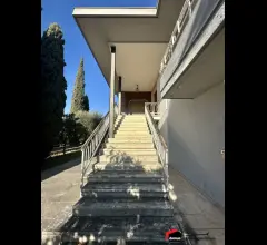 Appartamenti in Vendita - Zane'. villa singola ampio con giardino
