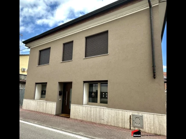 Marano: negozio/ufficio al piano terra