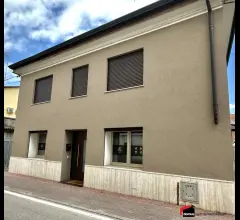 Marano: negozio/ufficio al piano terra