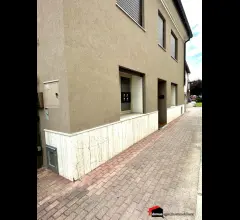 Appartamenti in Vendita - Marano: negozio/ufficio al piano terra