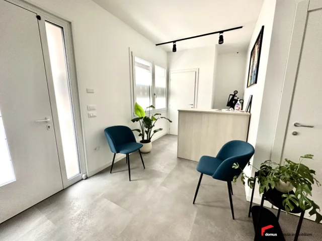 Appartamenti in Vendita - Marano: negozio/ufficio al piano terra