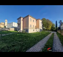 Appartamenti in Vendita - Signorile villa thiene centro