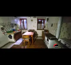 Appartamenti in Vendita - Tonezza del cimone: abitazione indipendente di testa
