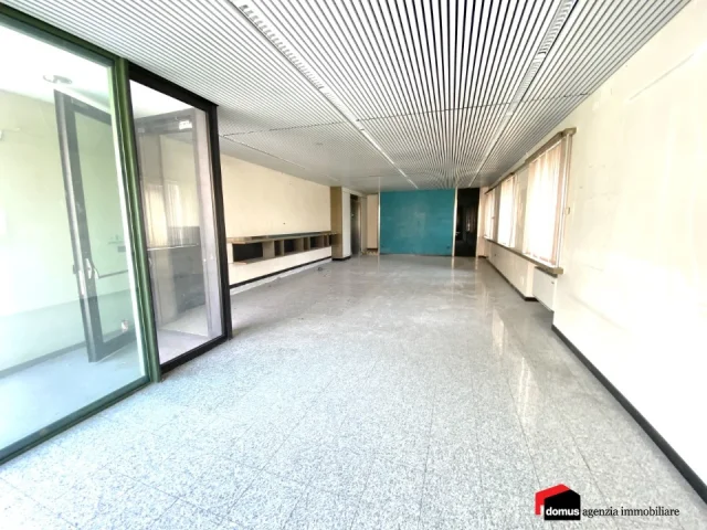 Lugo: locale commerciale e appartamento