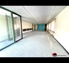 Lugo: locale commerciale e appartamento
