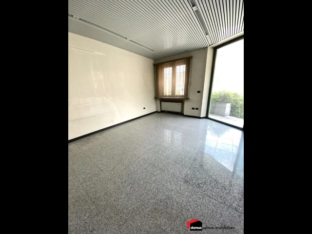 Appartamenti in Vendita - Lugo: locale commerciale e appartamento