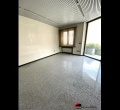 Appartamenti in Vendita - Lugo: locale commerciale e appartamento
