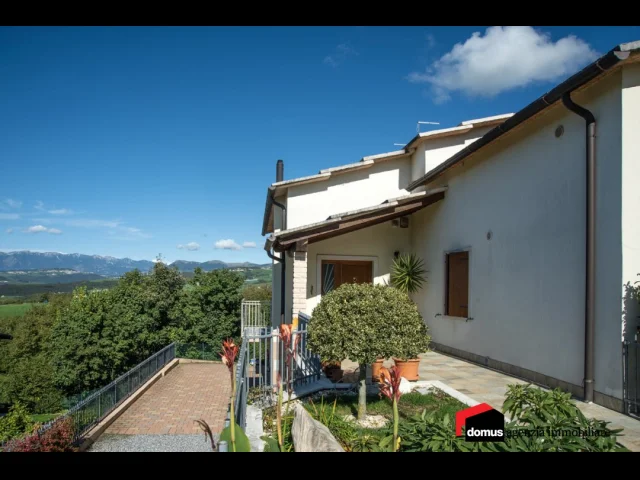 Sarcedo. porzione di villa in bifamiliare indipendente