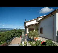 Sarcedo. porzione di villa in bifamiliare indipendente