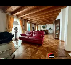 Appartamenti in Vendita - Thiene: palazzo terracielo in centro storico con garage doppio