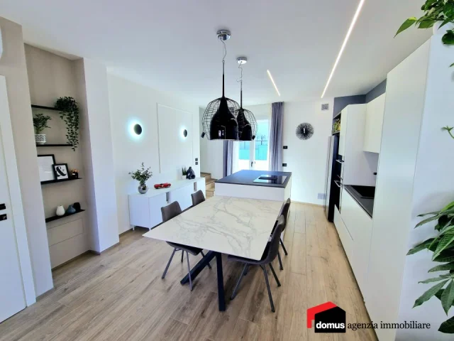 Appartamenti in Vendita - Thiene limitrofi: villetta a schiera di testa