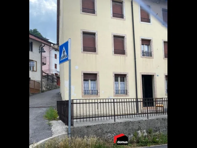 Tonezza: ampia unita' abitativa di testa con giardino