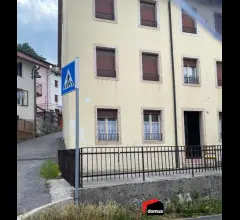 Tonezza: ampia unita' abitativa di testa con giardino