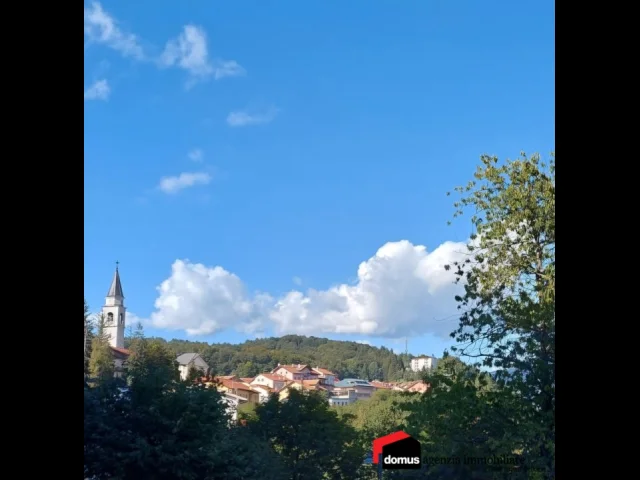Tonezza centro: fabbricato singolo composto da più unità