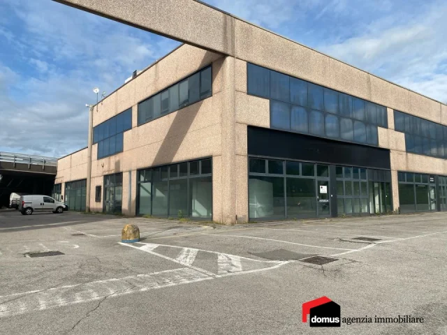 Thiene : affittasi capannone