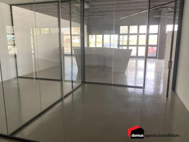 Appartamenti in Vendita - Thiene : affittasi capannone