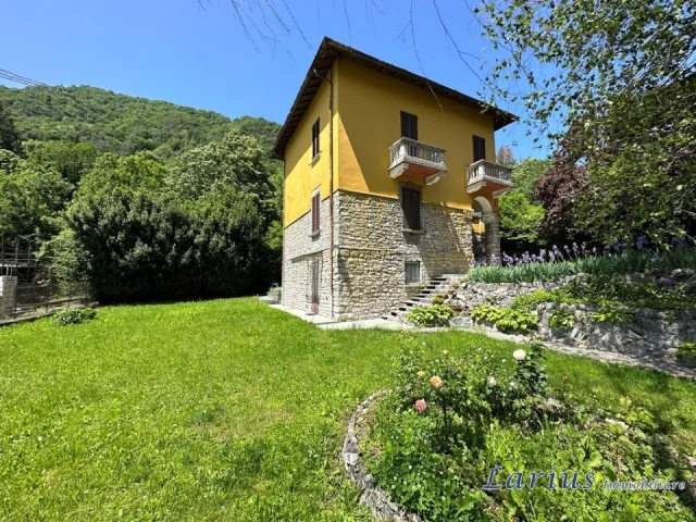 Appartamenti in Vendita - Villetta singola con box e giardino privato