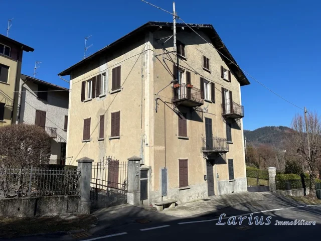 Casa di corte con area di pertinenza