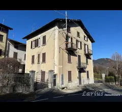 Casa di corte con area di pertinenza