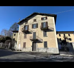 Appartamenti in Vendita - Casa di corte con area di pertinenza