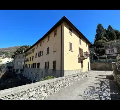 Porzione di casa con ingresso indipendente ed ampia mansarda