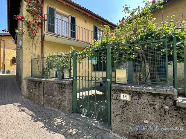 Appartamenti in Vendita - Porzione di casa di corte con balcone