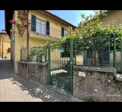 Appartamenti in Vendita - Porzione di casa di corte con balcone