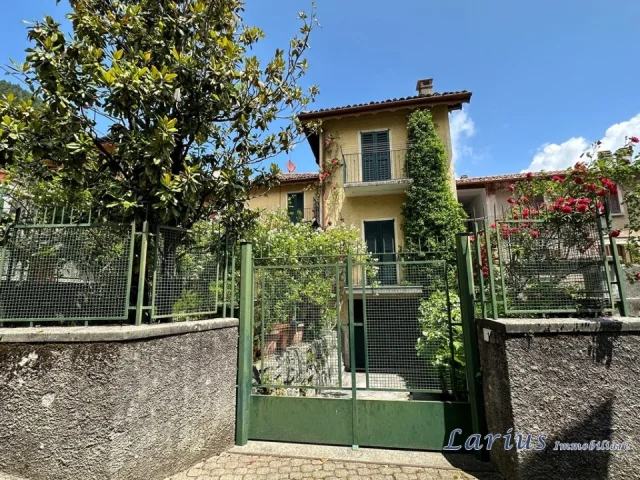 Appartamenti in Vendita - Porzione di casa di corte con balcone