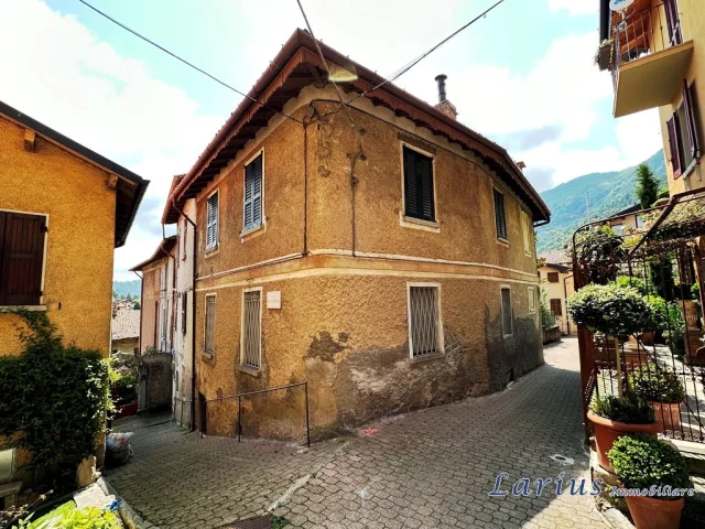 Appartamenti in Vendita - Porzione di casa di corte con balcone