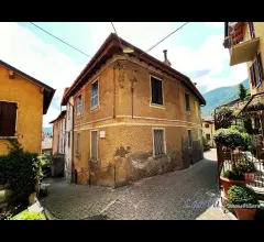 Appartamenti in Vendita - Porzione di casa di corte con balcone