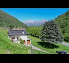 Villa con dependance, giardino privato, piscina e box