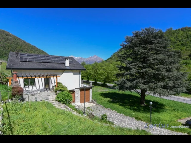 Appartamenti in Vendita - Villa con dependance, giardino privato, piscina e box