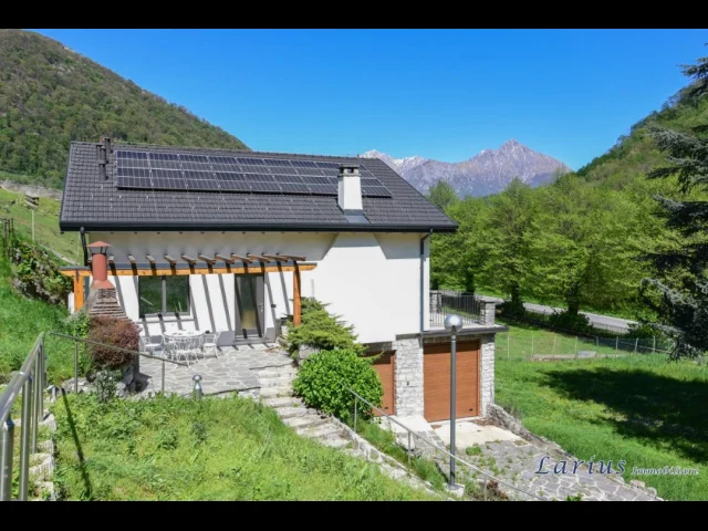 Appartamenti in Vendita - Villa con dependance, giardino privato, piscina e box
