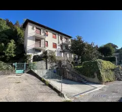 Appartamenti in Vendita - Villa singola con area esterna composta da due appartamenti