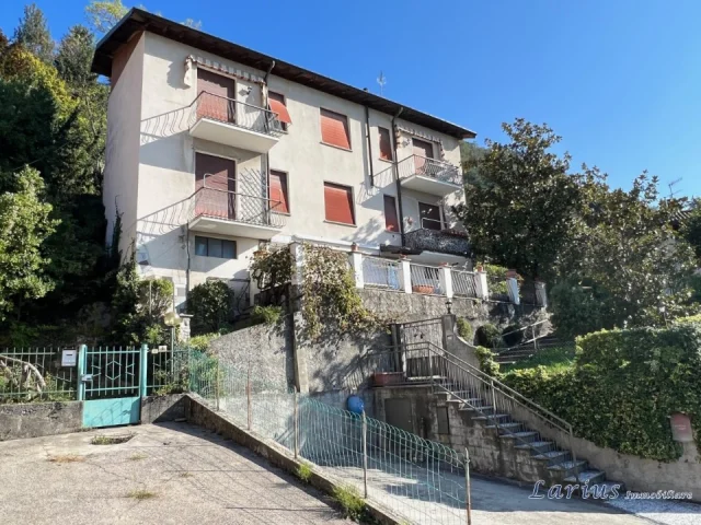 Appartamenti in Vendita - Villa singola con area esterna composta da due appartamenti