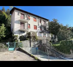 Appartamenti in Vendita - Villa singola con area esterna composta da due appartamenti