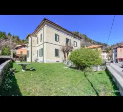 Appartamenti in Vendita - Villa d'epoca con dependance, giardino e box doppio