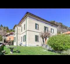 Appartamenti in Vendita - Villa d'epoca con dependance, giardino e box doppio