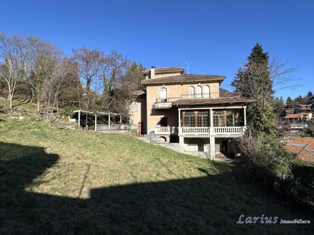 Appartamenti in Vendita - Villa d'epoca con dependance, rustico e terreno edificabile.
