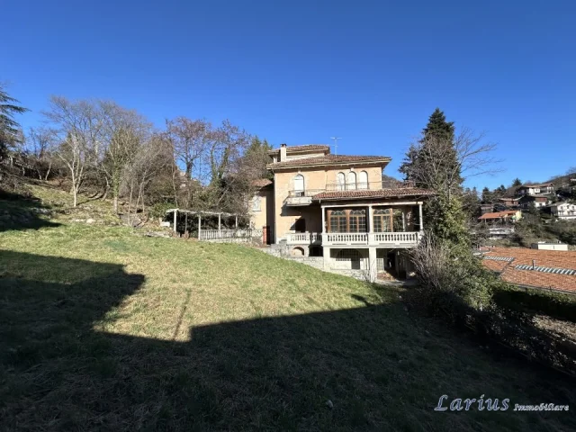 Appartamenti in Vendita - Villa d'epoca con dependance, rustico e terreno edificabile.