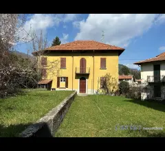 Appartamenti in Vendita - Villetta bifamiliare con giardino