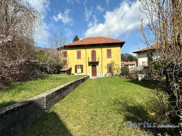 Appartamenti in Vendita - Villetta bifamiliare con giardino