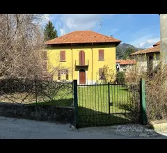 Appartamenti in Vendita - Villetta bifamiliare con giardino