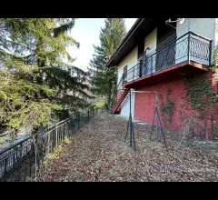 Appartamenti in Vendita - Casa indipendente con giardino privato e box
