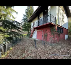 Appartamenti in Vendita - Casa indipendente con giardino privato e box