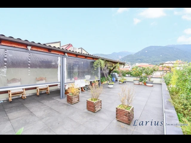 Appartamenti in Vendita - Erba centralissimo attico con terrazzo e 2 box