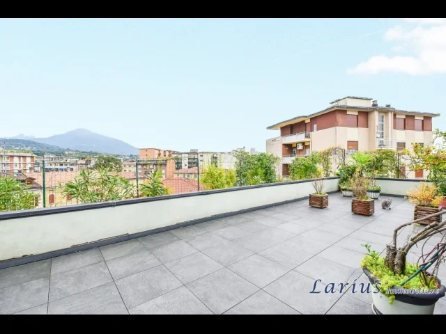 Appartamenti in Vendita - Erba centralissimo attico con terrazzo e 2 box
